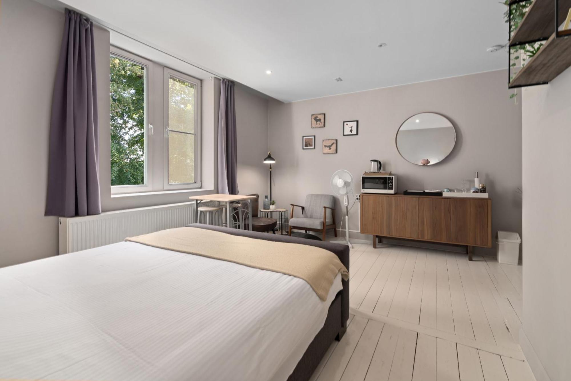 Spacious Guest Suites Near Historic Market - 5 Min Walk Brugge Bagian luar foto