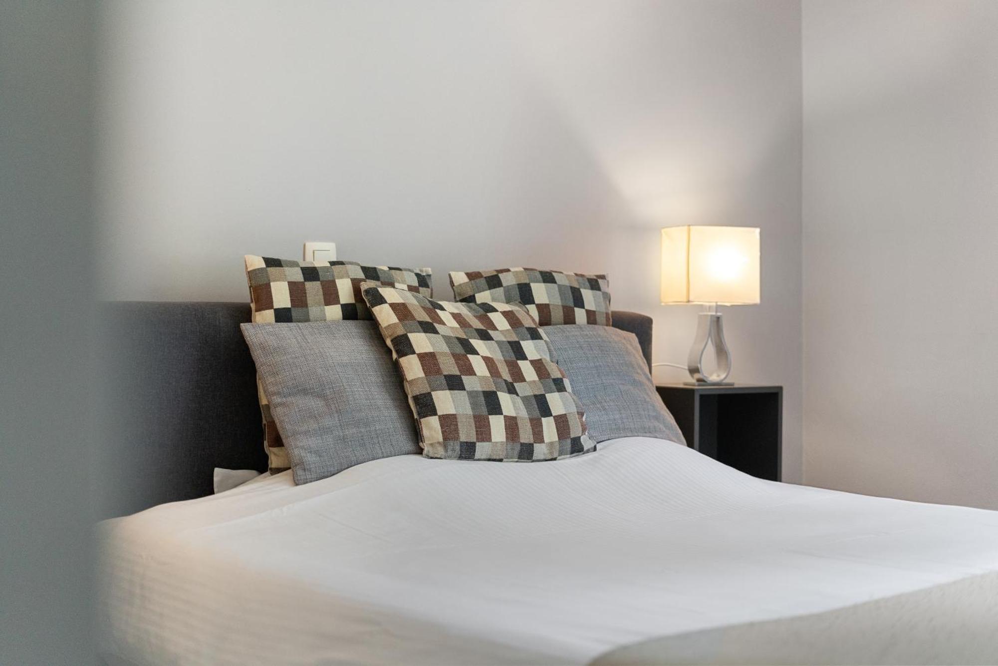 Spacious Guest Suites Near Historic Market - 5 Min Walk Brugge Bagian luar foto