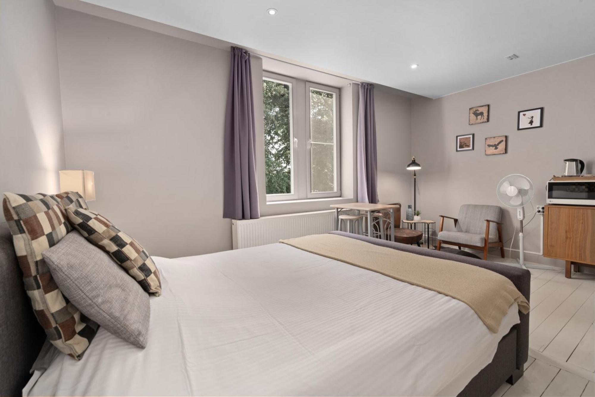 Spacious Guest Suites Near Historic Market - 5 Min Walk Brugge Bagian luar foto