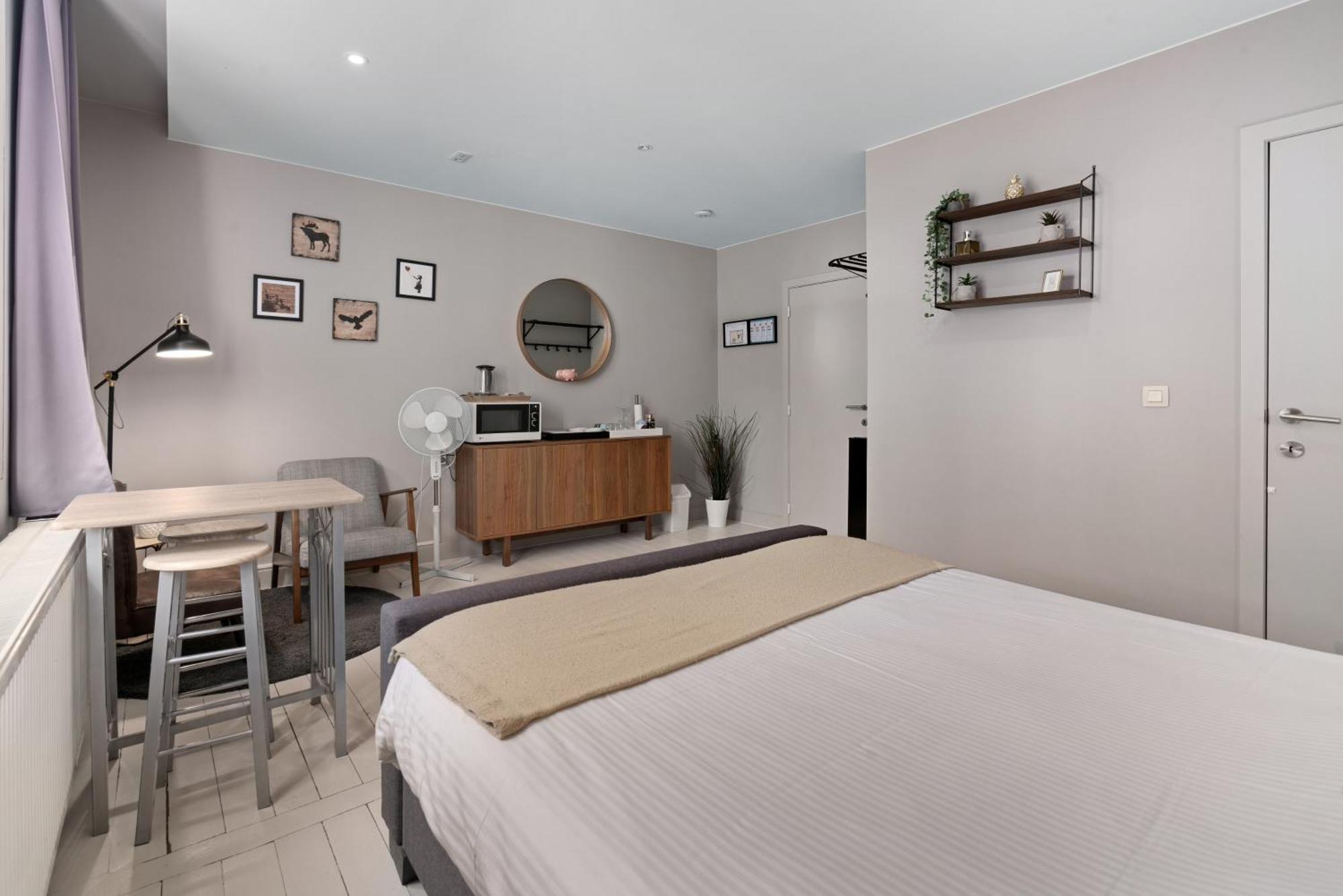 Spacious Guest Suites Near Historic Market - 5 Min Walk Brugge Bagian luar foto