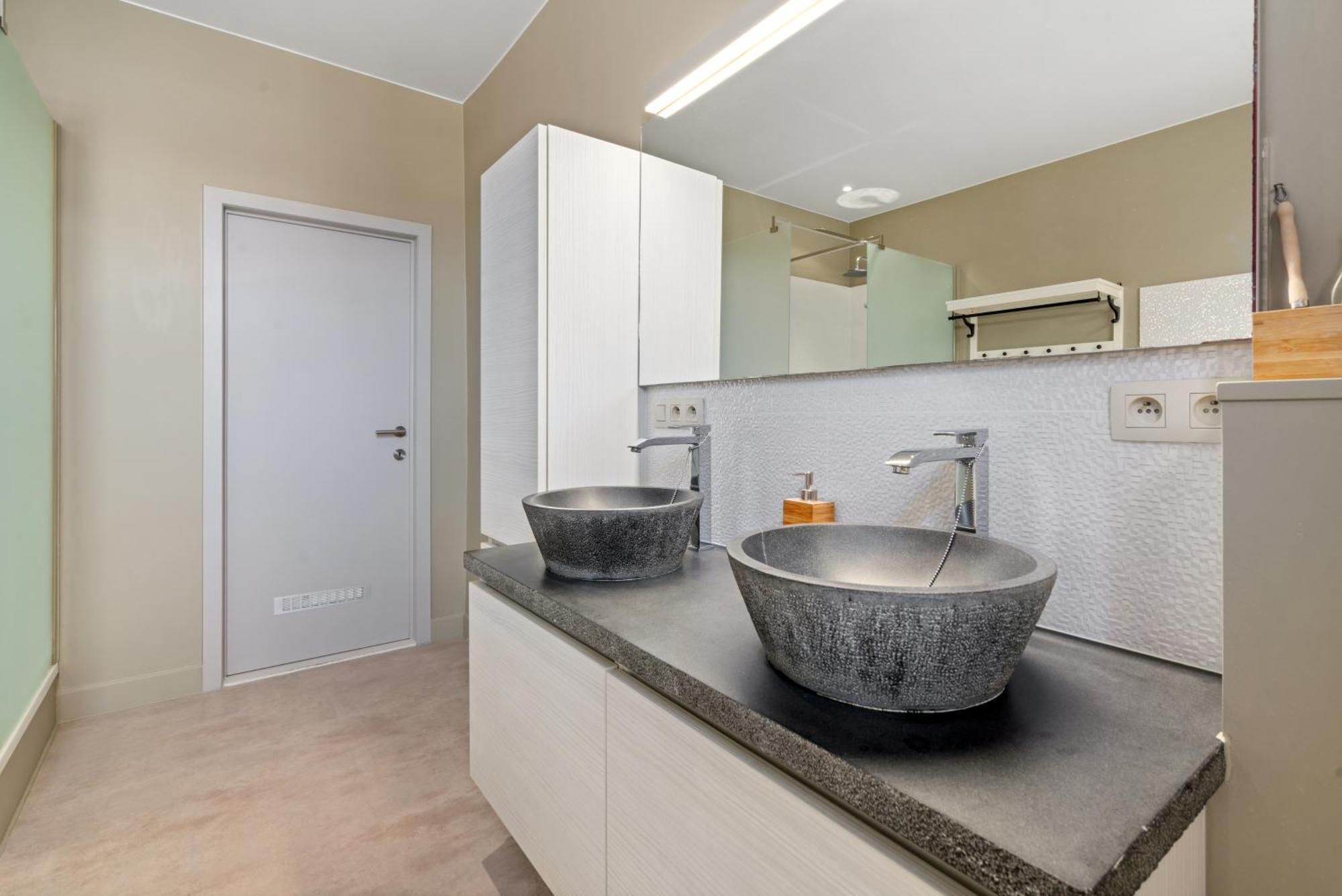 Spacious Guest Suites Near Historic Market - 5 Min Walk Brugge Bagian luar foto