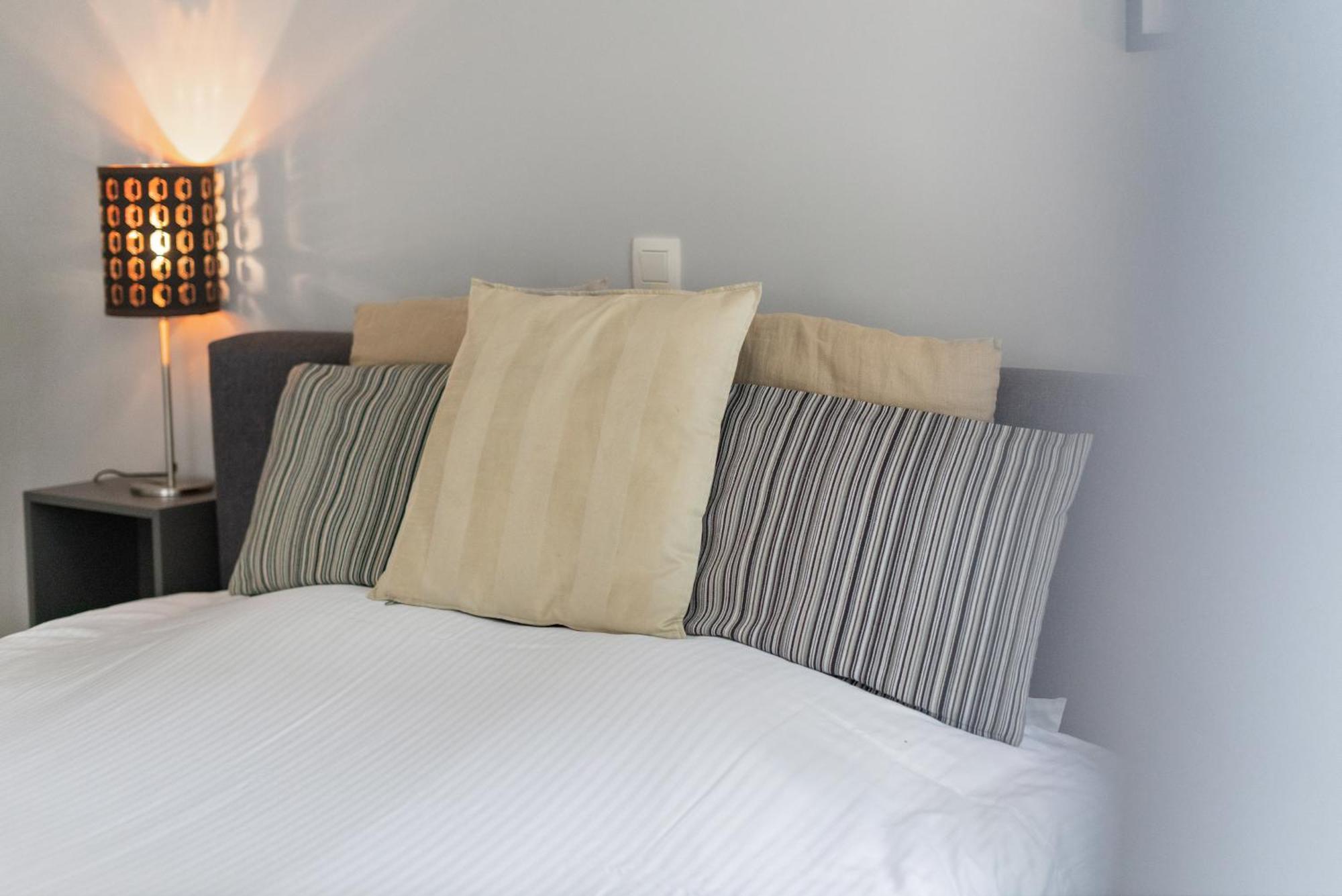Spacious Guest Suites Near Historic Market - 5 Min Walk Brugge Bagian luar foto