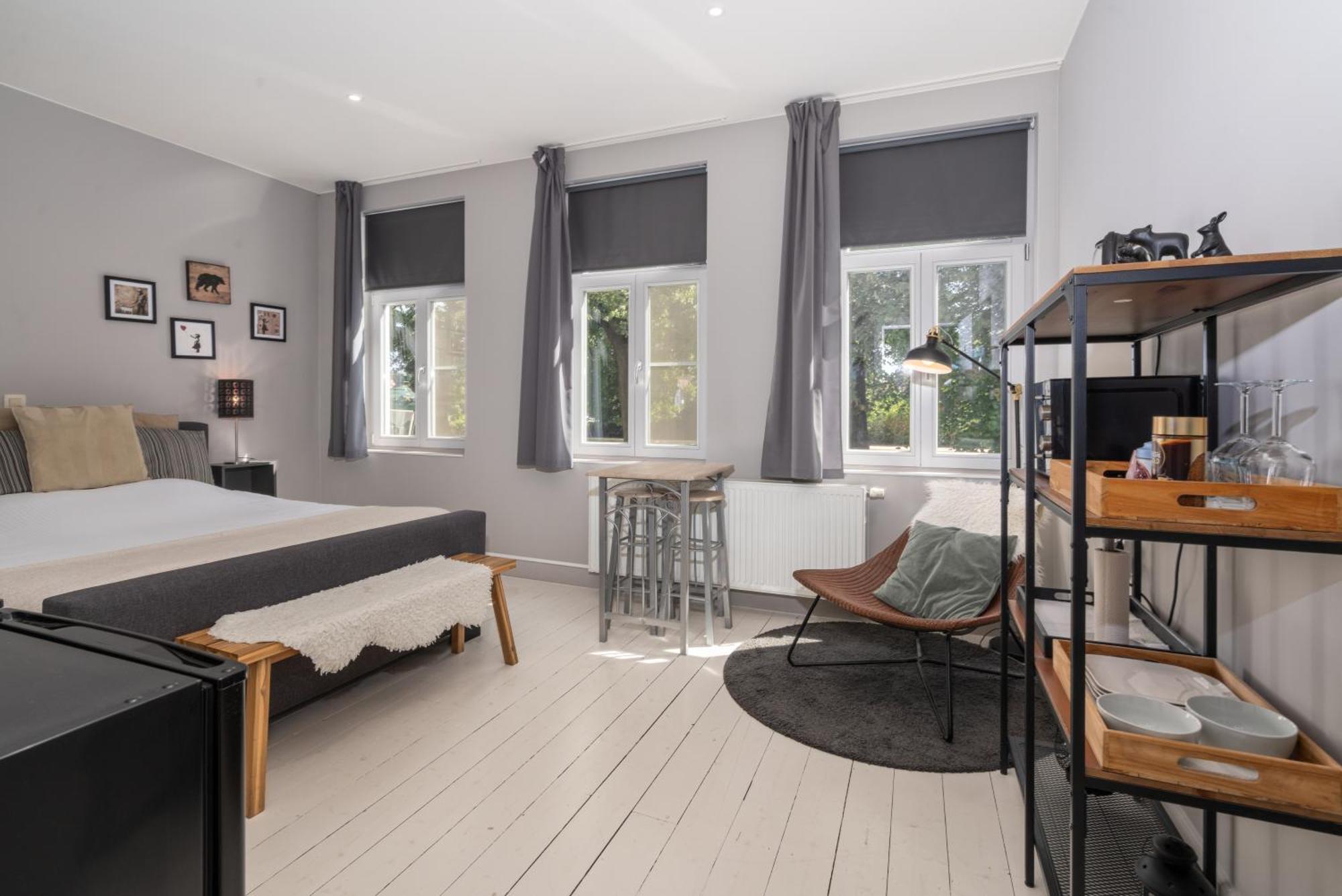 Spacious Guest Suites Near Historic Market - 5 Min Walk Brugge Bagian luar foto